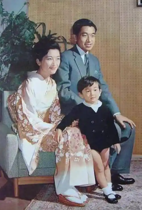 美智子:被婆婆欺压41年,丈夫明仁妈宝男,坦言63年婚姻不幸福_皇宫