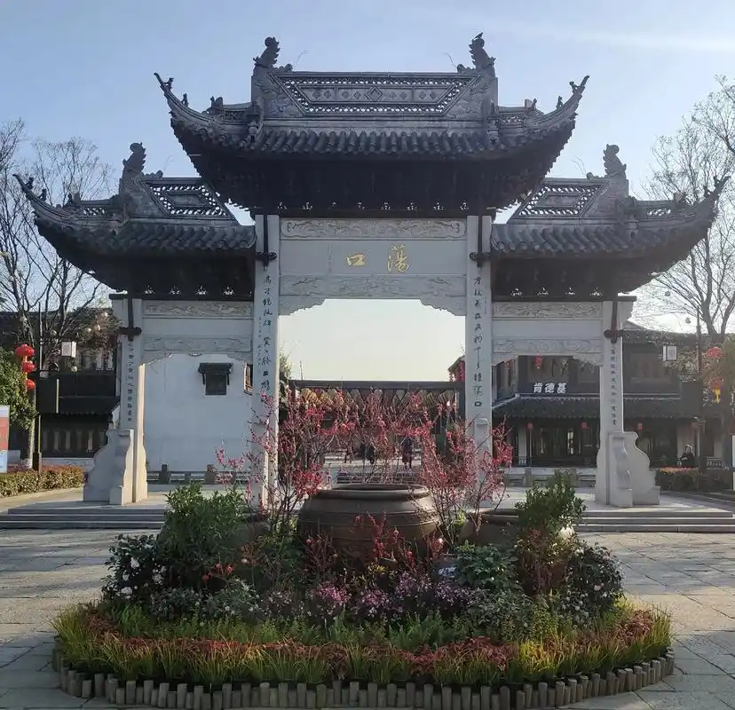 古镇新貌.无锡的荡口古镇,相传是东汉孝子丁兰故里,因位于鹅肫 - 抖音