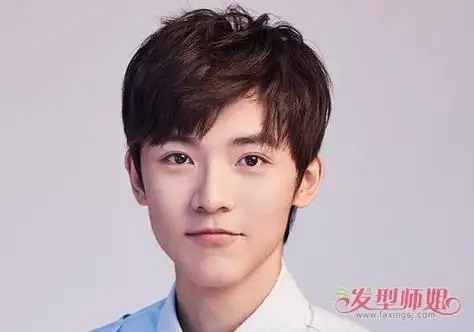气质美少年不梳蘑菇头! 2019年轻男生偏分刘海短发设计不挑脸型