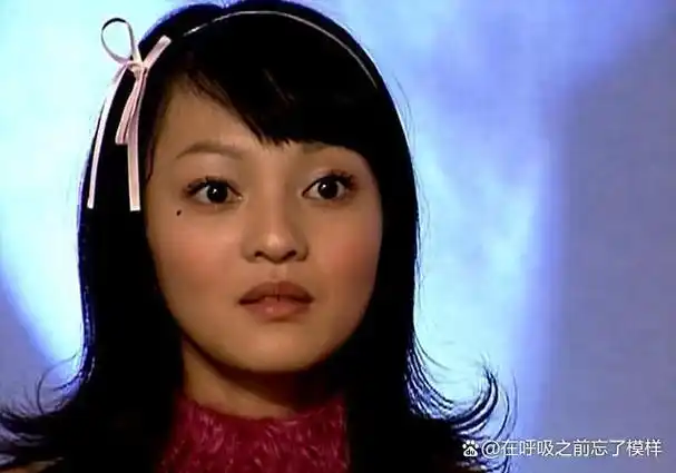 女主角通常都是身材娇小且姿色平平的女演员,而为男女主角的爱情打下