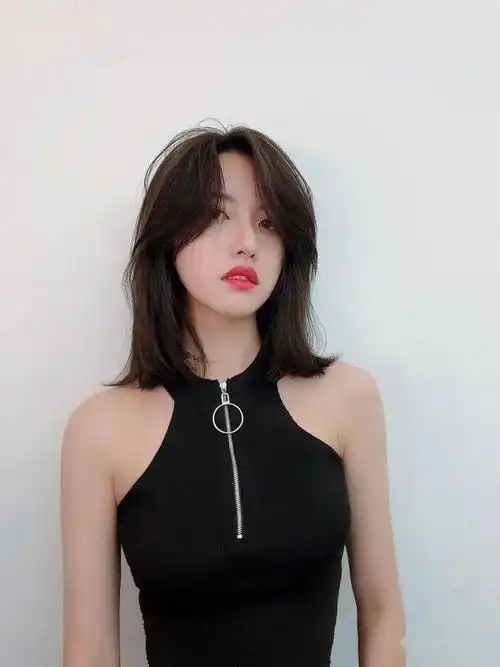 "秋季爆款初恋减龄锁骨发" 6 0 款_发型