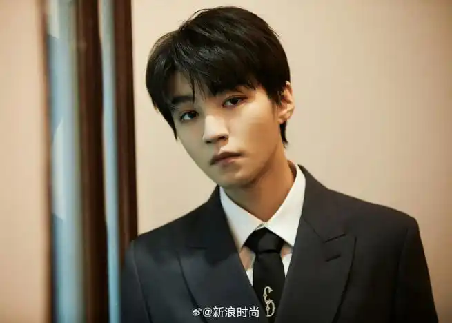 王俊凯时尚质感##同款星穿搭