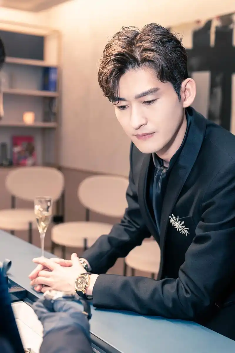 张翰多套西装造型盘点帅气展现正确穿搭方式