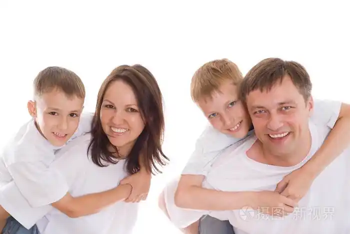 他们两个孩子的父母