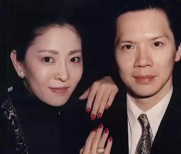 向华强与陈岚一个不计回报一个一心一意