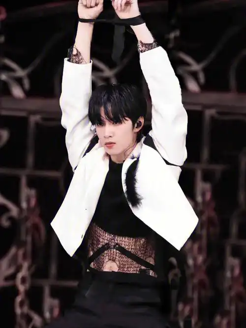 刘耀文criminal舞台