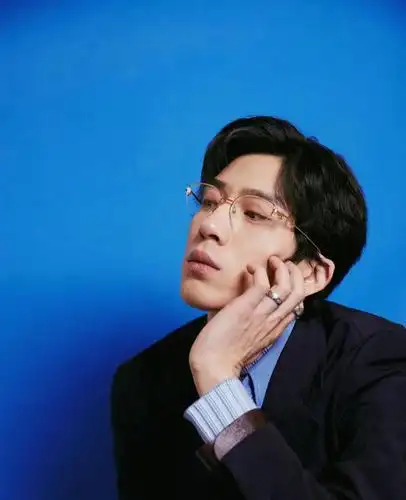 井柏然斯文眼镜杀