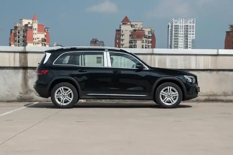 奔驰glbglb 200 时尚型正侧车头向右水平