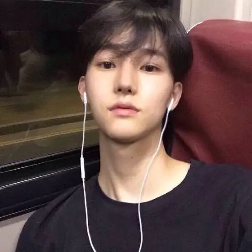 请问这个男的叫什么,是一个韩国ins网红男