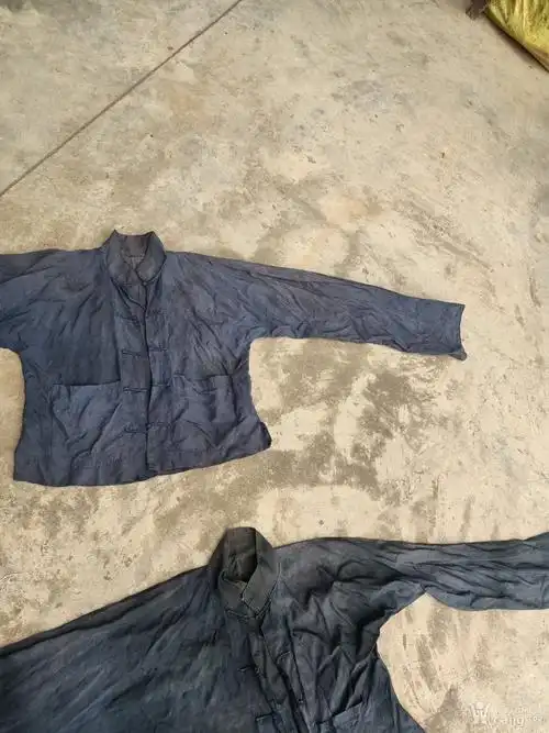 两件清代蚕丝老衣服马蹄秀.品还不错