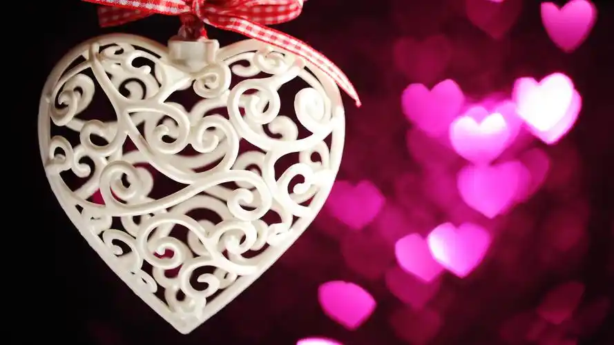 壁纸 白色的爱的心装饰,浪漫