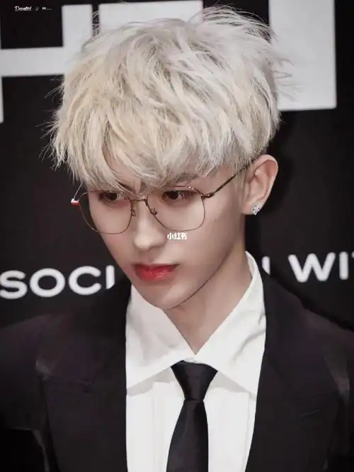 银发蔡徐坤yyds去年的记忆仿佛就在明天