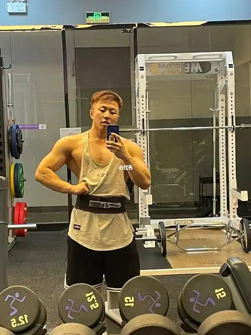 原来不发腹肌真的会掉粉