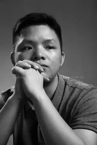 一组男青年的影棚人像摄影