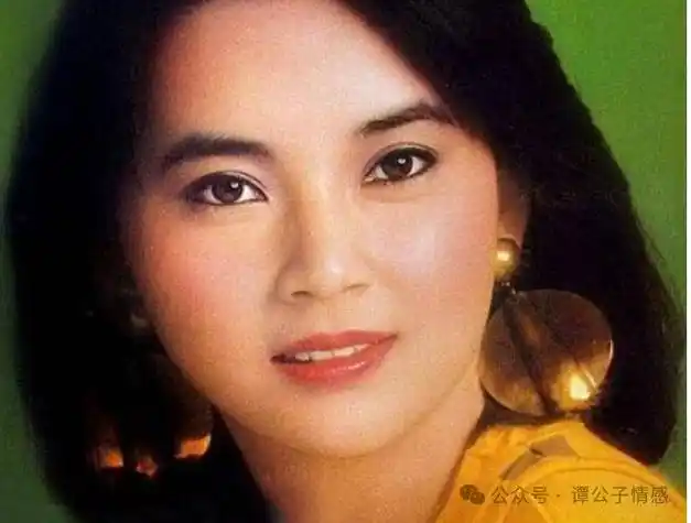 胡慧中一家四口现身,胖女儿和老公人均近200斤,98岁婆婆精神好