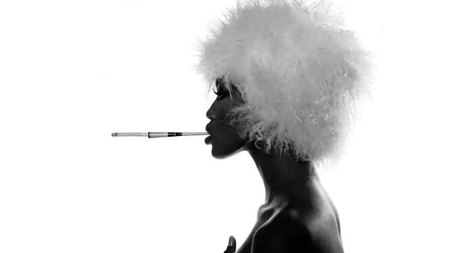 人物美女人像模特侧面艺术设计单色抽烟香烟简单背景womenfacemodel