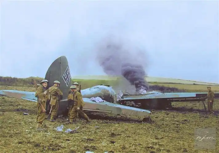 老照片二战时期飞行员视角的拍照