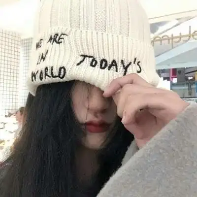 女生戴帽子超霸气头像