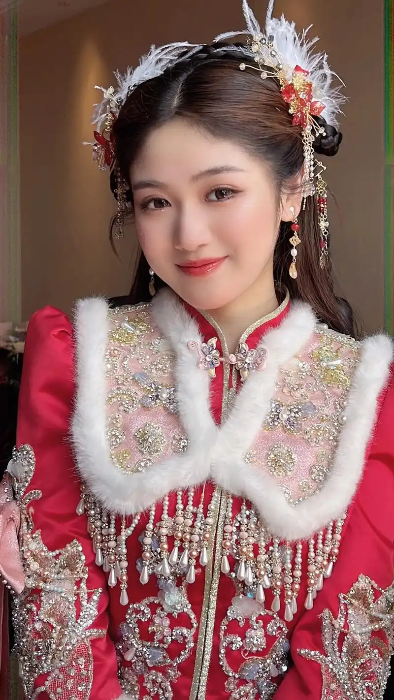 冬日里的中式新娘妆,这样也太俏皮啦.#秀禾造型 #最美新娘  - 抖音