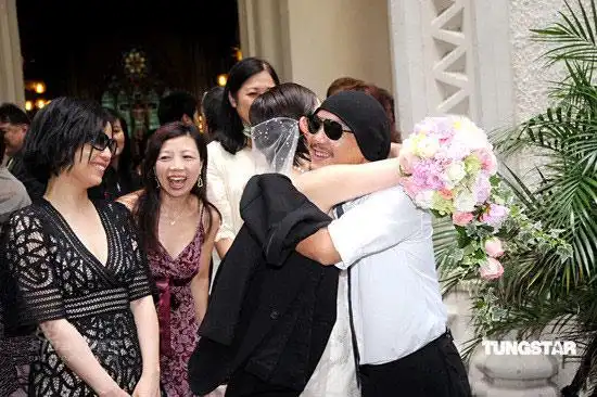 图文:罗慧娟出嫁--张卫健笑拥罗慧娟