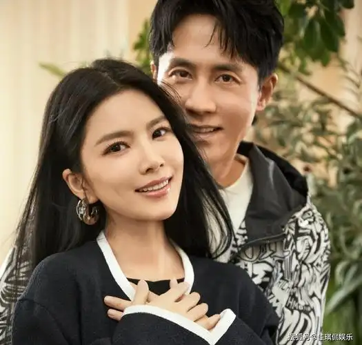 杜淳老婆秀恩爱被恶意留言,五字回怼网友恶评,虽然难听但是解气_王灿