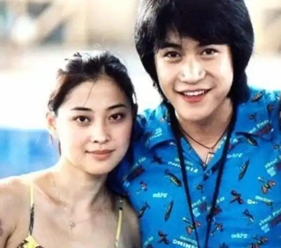 正好,导演叶大鹰觉得梅婷非常适合《血色童心》中的"楚楚"角色,想要找