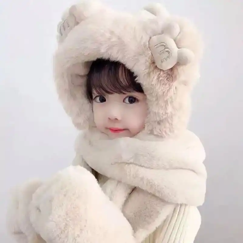 我的小宝贝戴上这款帽子,暖暖的,可爱的小熊造型,还有护耳设计