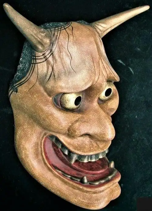 能面·真蛇,般若鬼女中罪业最深重的一类,口裂至