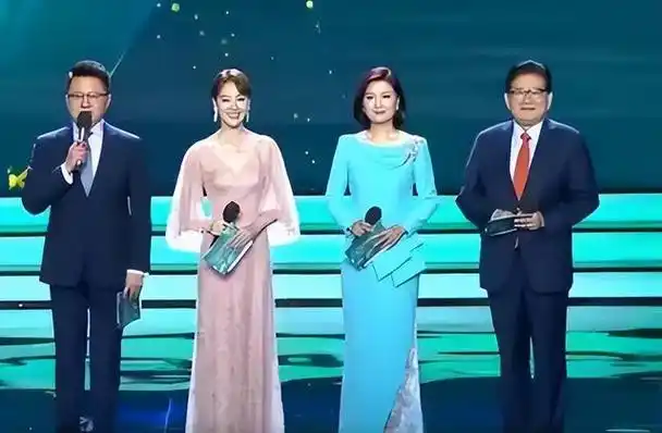 东方卫视主持人王冠现状(我与曹可凡清清白白)(8)