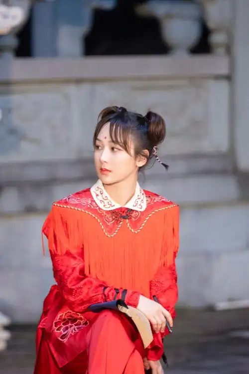 杨紫萌探探探案