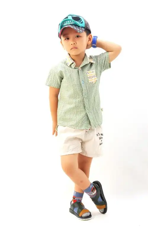 男孩儿拍照怎么摆pose跟朴皓圆学摆姿势吧!