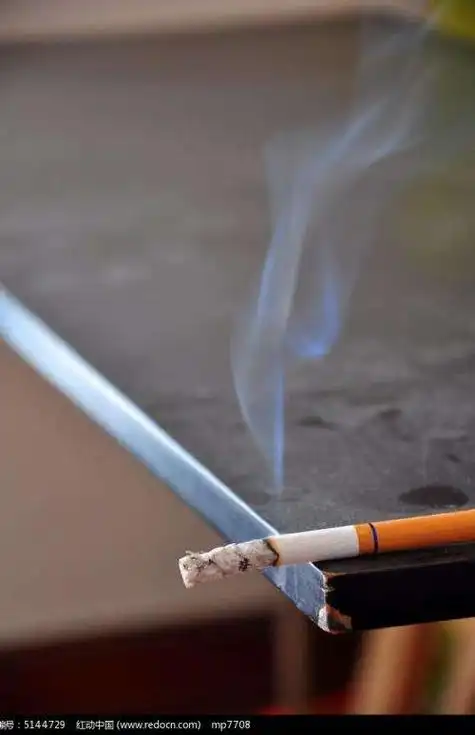 手拿香烟的图片伤感女香烟图片大全伤感图片烟酒在其中,第一位的很多