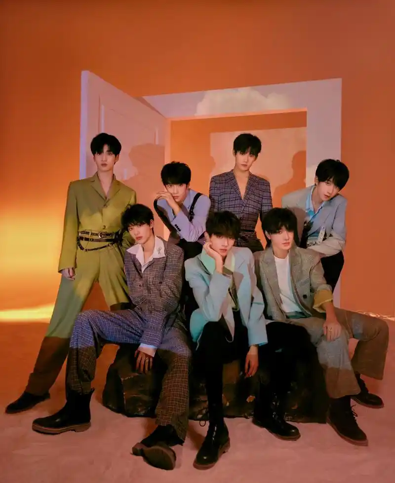 时代少年团周年写真vol.2公开 光影变幻,勾勒出少年愈发成熟的轮廓