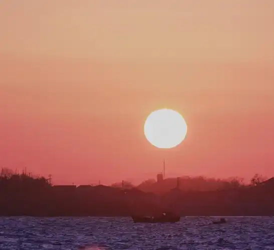 傍晚的太阳真的是太美了好像把时间永远定格在这一刻