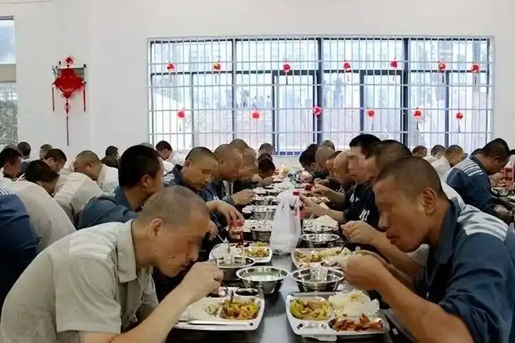 刑满释放人员披露在监狱5点下班周末休息,网友:下班比我早多了