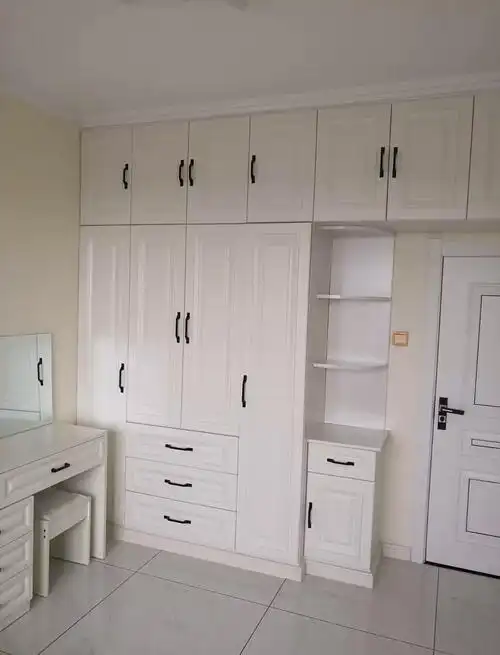 世纪宏达做衣柜时装修师傅为何执意推荐吊柜延过门洞真的利大于弊吗