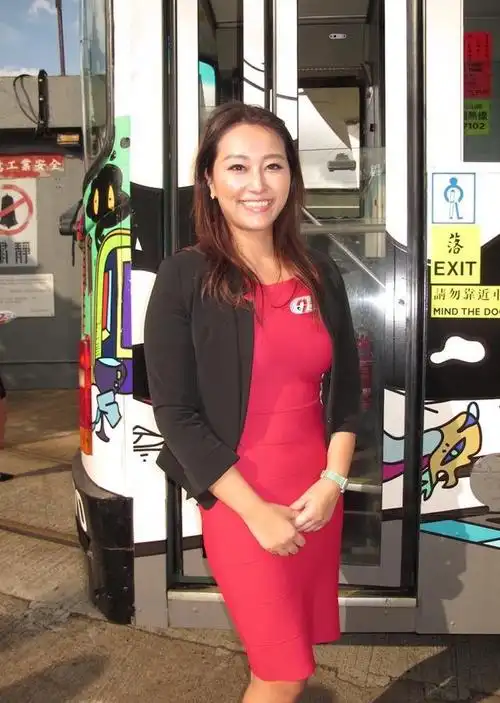 邱咏筠喜诞麟儿两年抱俩,订婚两年仍未考虑结婚|董荷斌|名媛|订婚