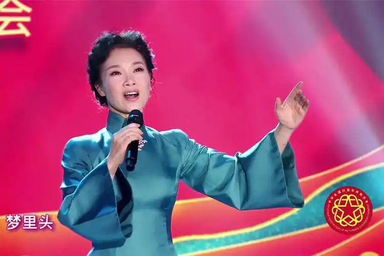 实力歌手吕薇演唱乡音永久唱出了多少游子思乡的真实感受