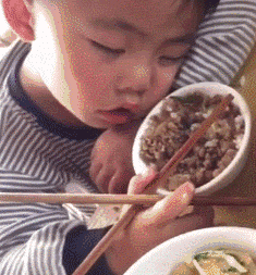 萌娃gif困gif吃饭gif可爱gif搞笑gif