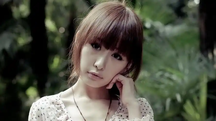 美女嫩模绮里嘉小清新私房写真电脑壁纸