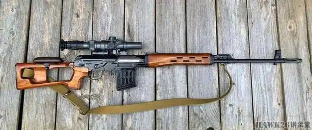 然而事实上,苏联狙击手大量使用svt-40半自动步枪作为武器