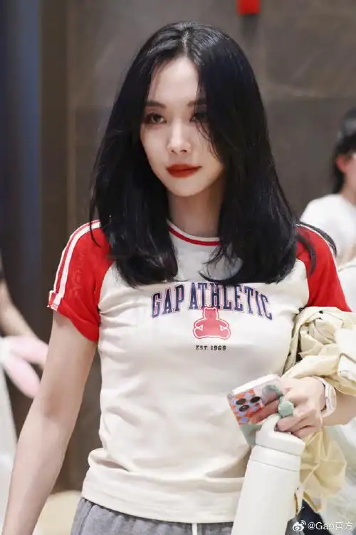 灵感出型,释放潮流信号90  @王霏霏fei上身【插肩袖小熊tee】  经典