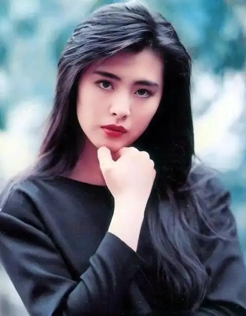 57岁的王祖贤仍是冻龄美人这才是女生们该羡慕的样子