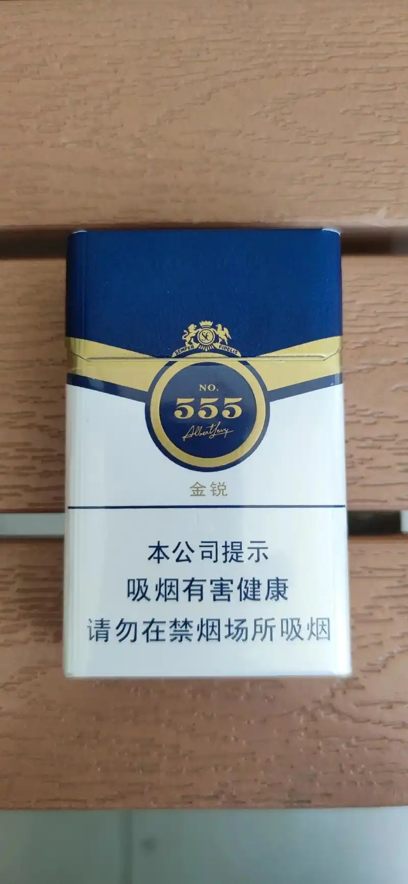 新加坡产的555金锐遇见了龙岩产的经典红包万宝路,同样都是起 - 抖音