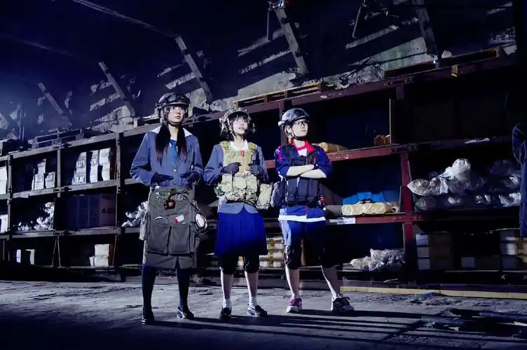 海报公开电影将于5月15日上映,4月先行播出电视