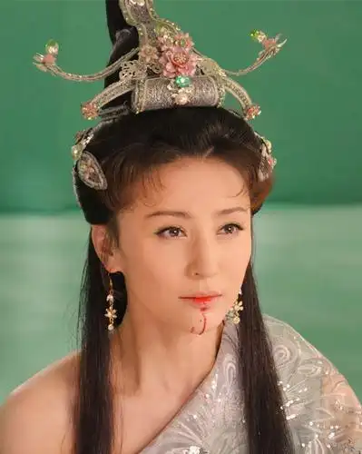 《封神英雄》热播 周庭伊吐血表白姜子牙