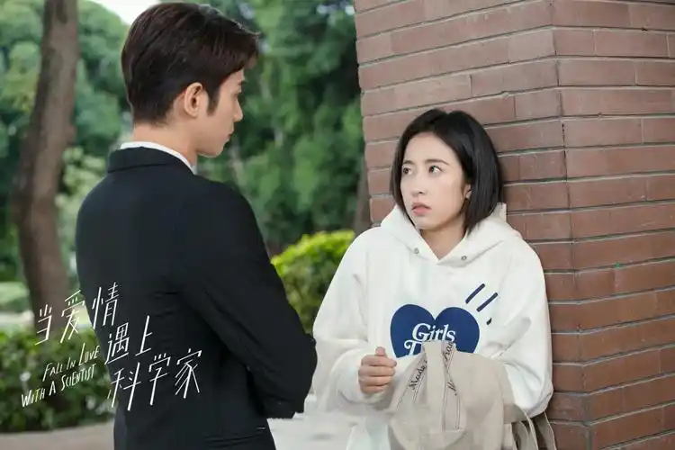 当爱情遇上科学家刘以豪与周雨彤演绎双向暗恋糖度超标