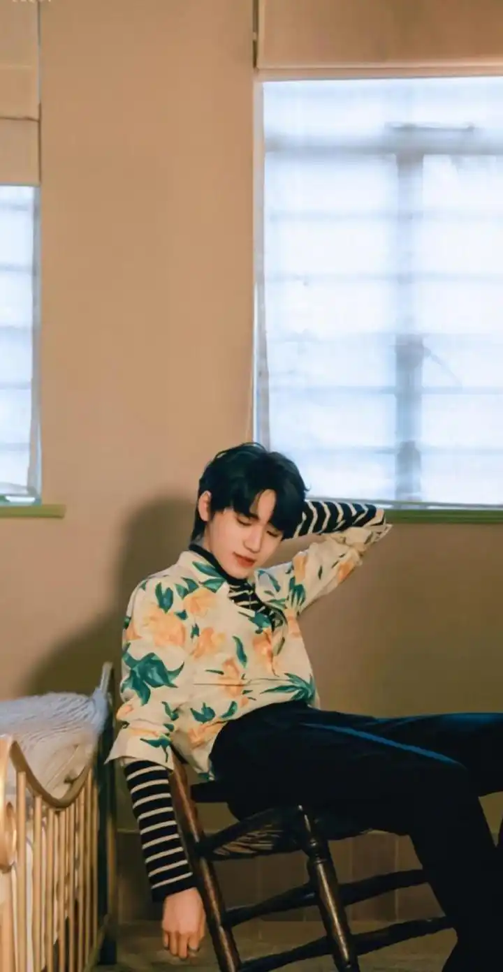 宋亚轩手机壁纸图