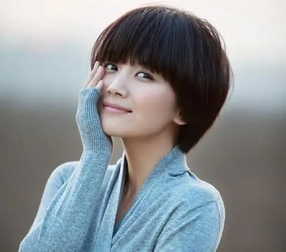 最流行好看的女生齐刘海短发