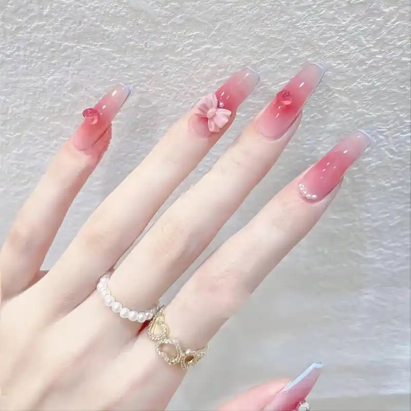 仙气长款好显气质 好显手长 一整个爱住啦  💅每次看到这款美甲,我